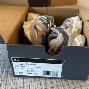 New Balance Gray Sneakers Sleek Design Comfort